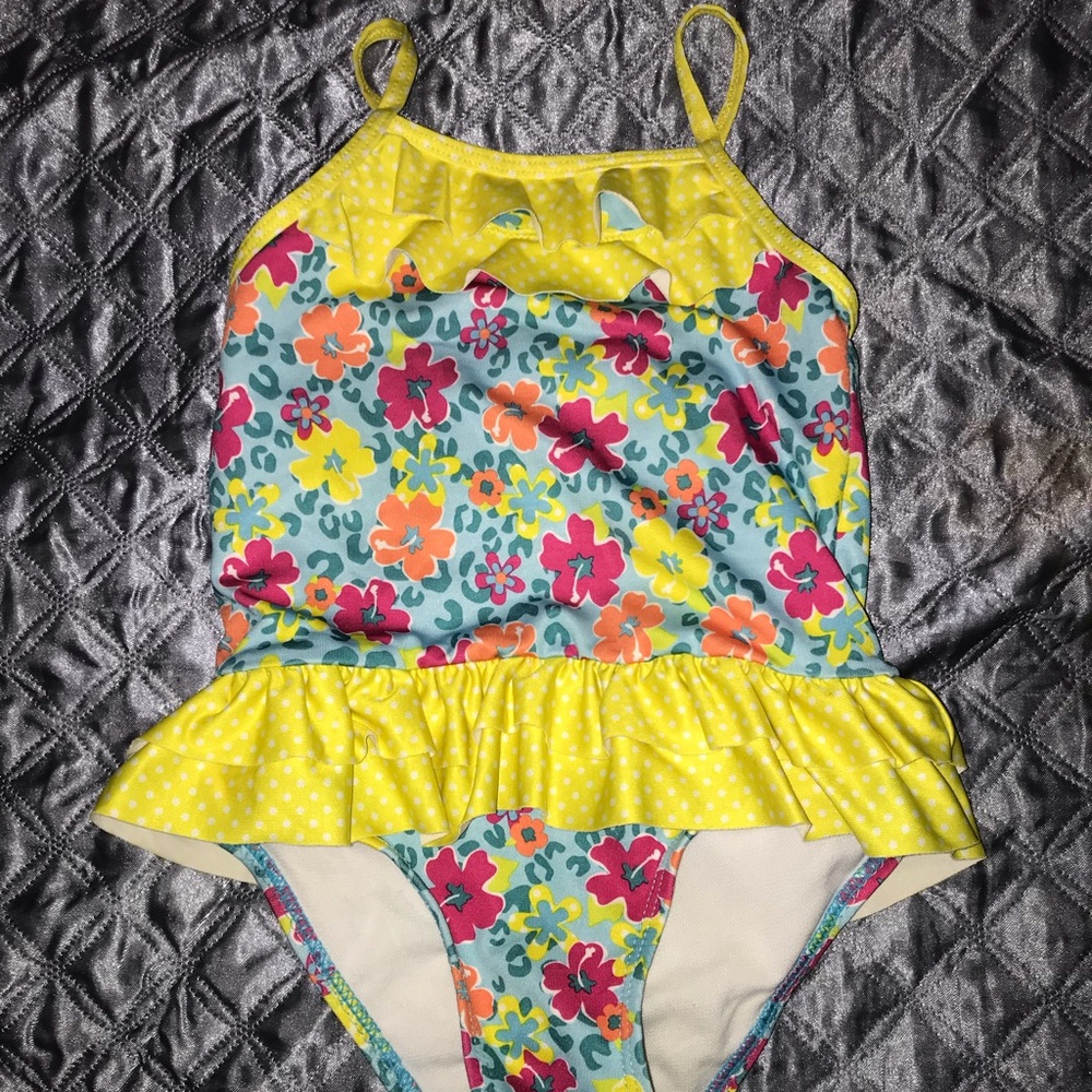 Girls one piece Like new!!